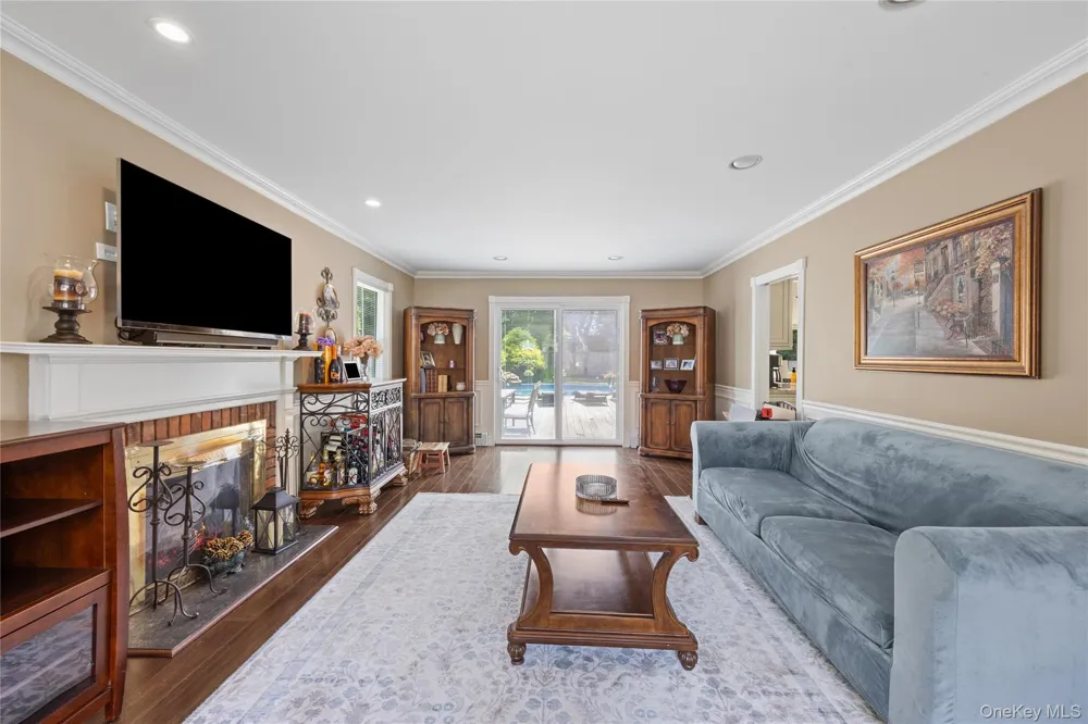 6 Stratton Lane Stony Brook, NY 11790