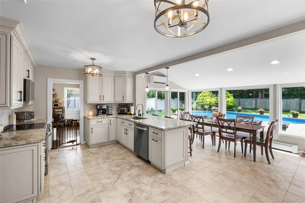 6 Stratton Lane Stony Brook, NY 11790