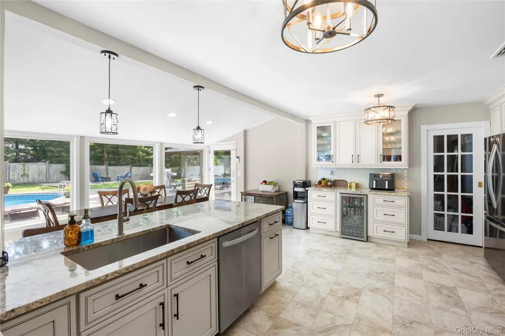 6 Stratton Lane Stony Brook, NY 11790