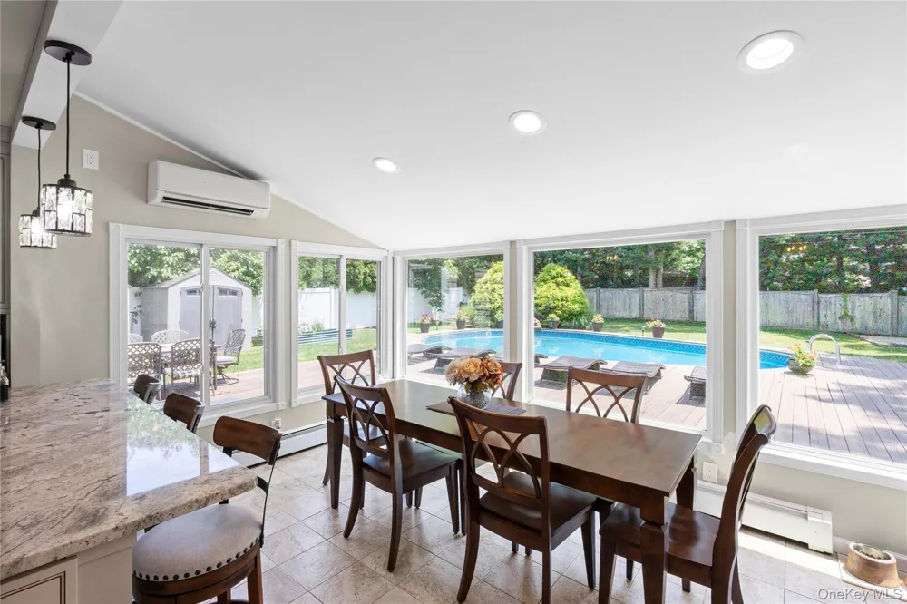 6 Stratton Lane Stony Brook, NY 11790