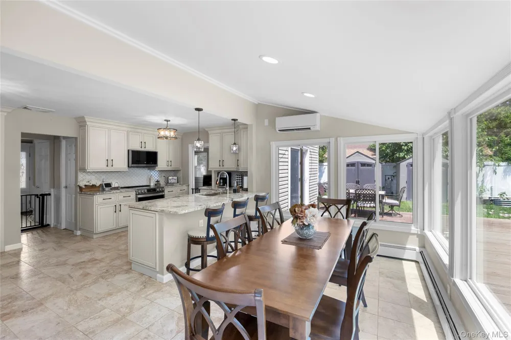 6 Stratton Lane Stony Brook, NY 11790