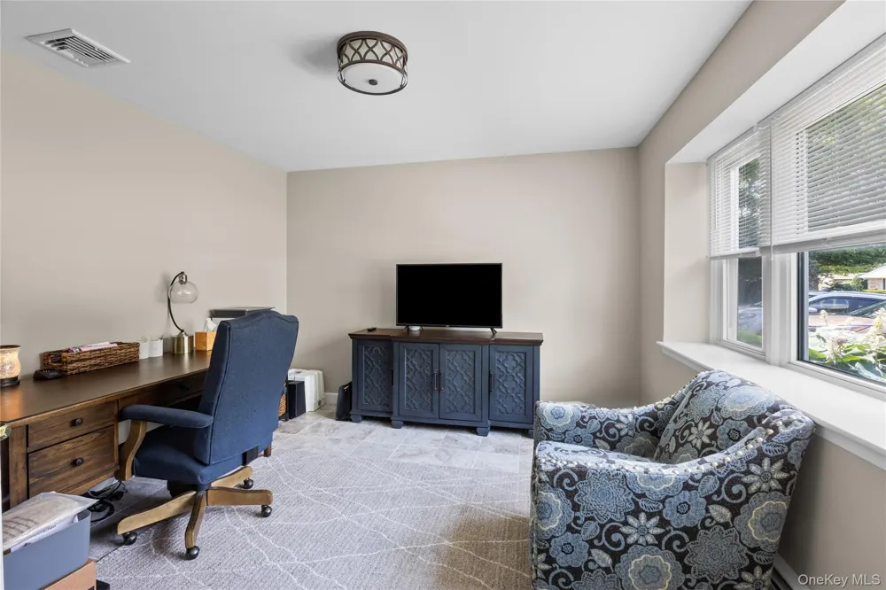 6 Stratton Lane Stony Brook, NY 11790