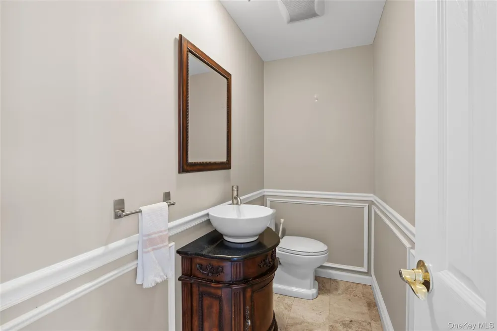 6 Stratton Lane Stony Brook, NY 11790