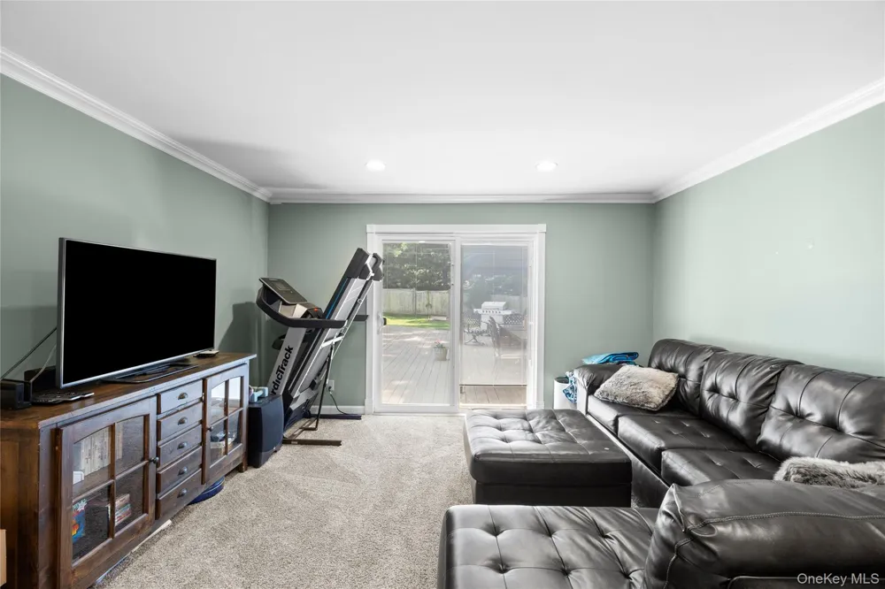 6 Stratton Lane Stony Brook, NY 11790