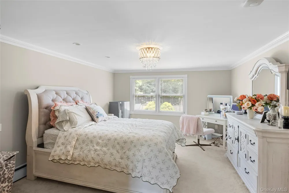 6 Stratton Lane Stony Brook, NY 11790