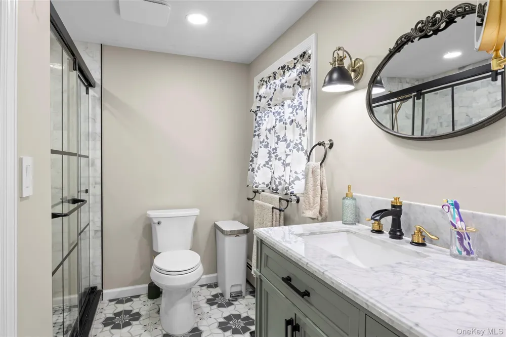 6 Stratton Lane Stony Brook, NY 11790