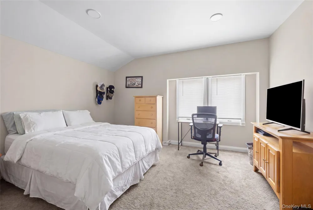 6 Stratton Lane Stony Brook, NY 11790