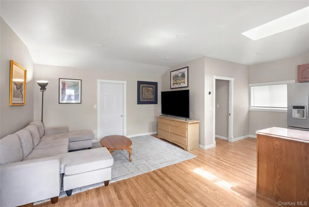 6 Stratton Lane Stony Brook, NY 11790