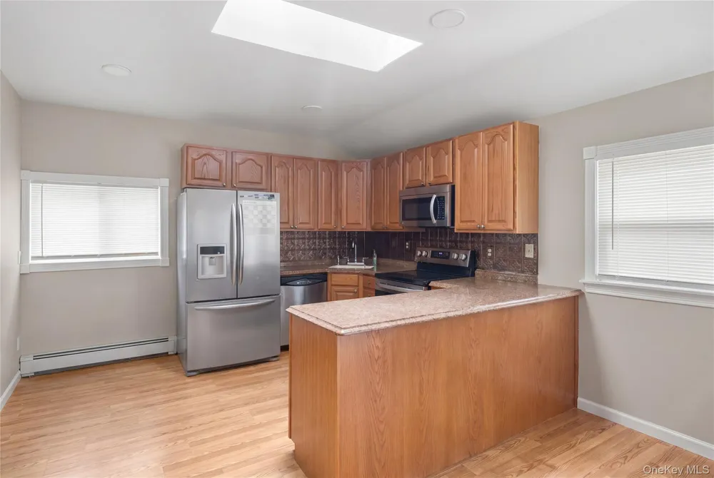 6 Stratton Lane Stony Brook, NY 11790
