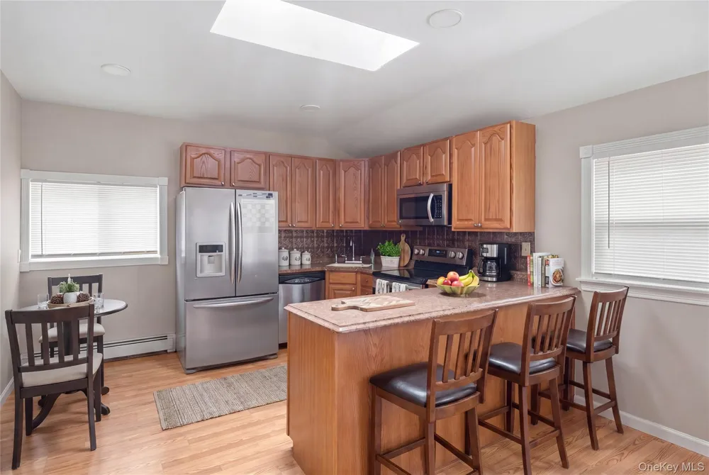 6 Stratton Lane Stony Brook, NY 11790