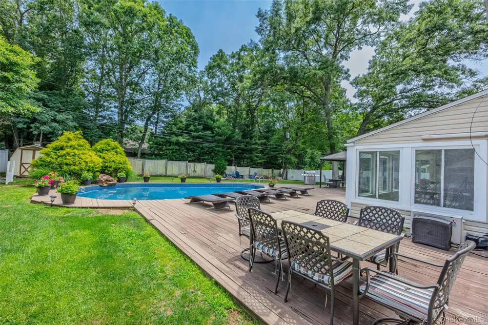 6 Stratton Lane Stony Brook, NY 11790
