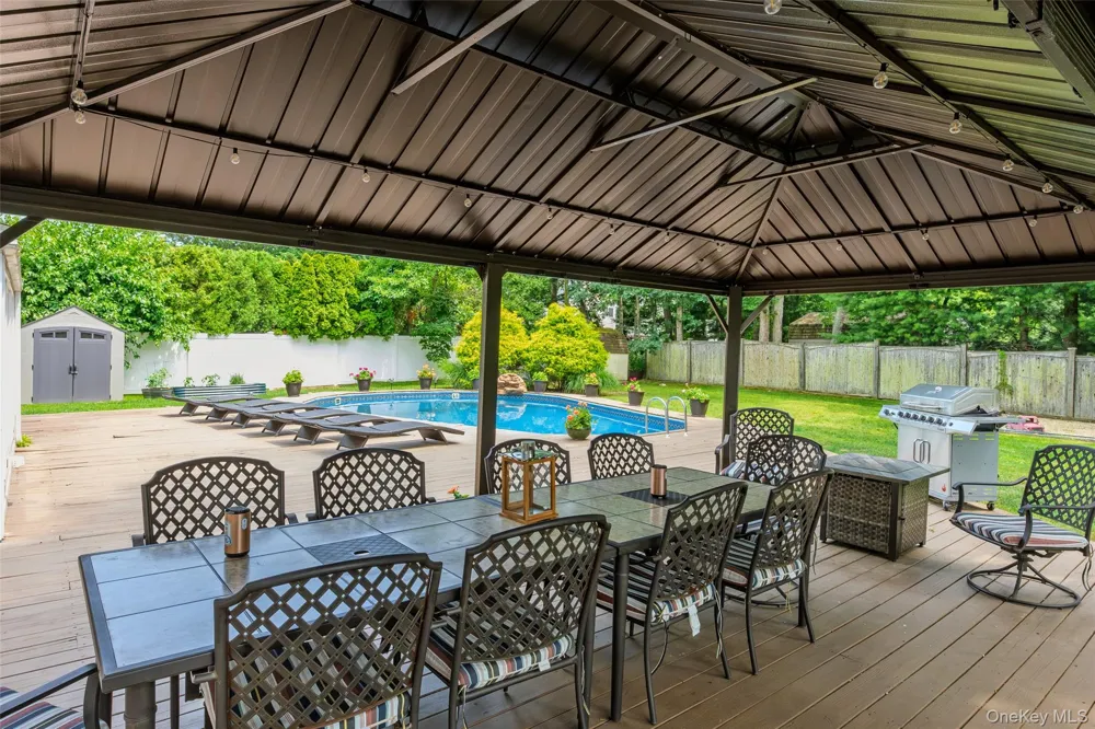 6 Stratton Lane Stony Brook, NY 11790