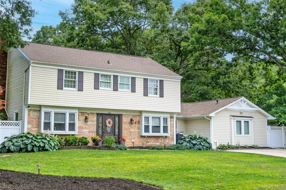 6 Stratton Lane Stony Brook, NY 11790