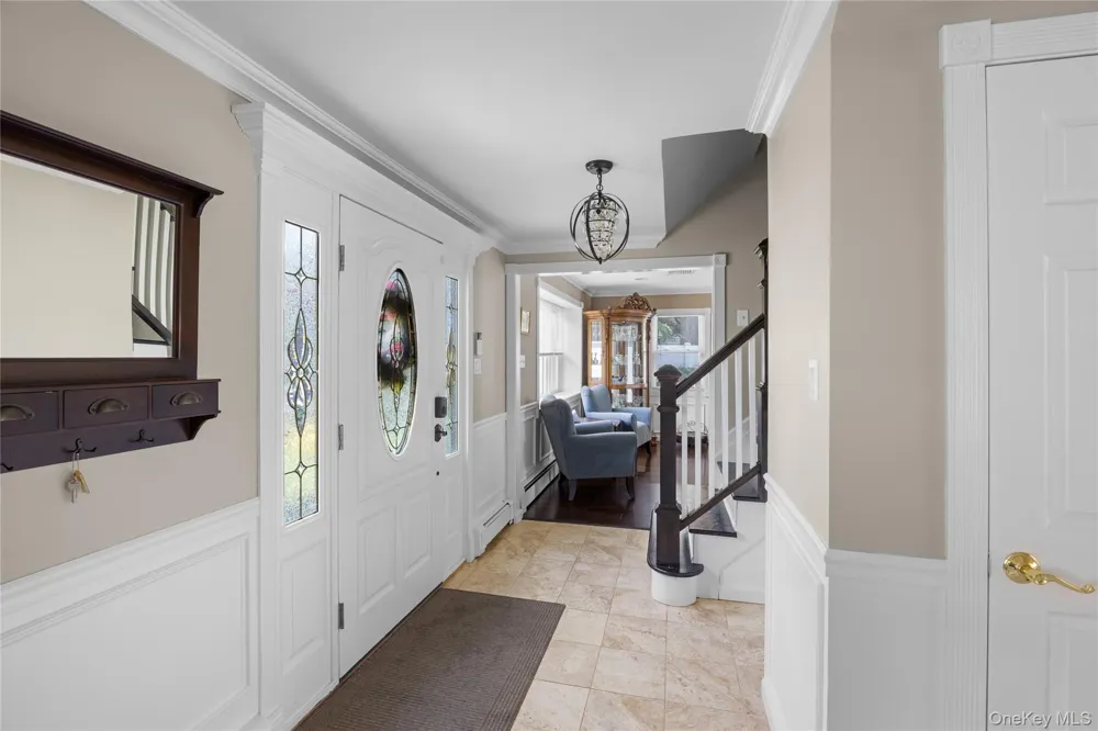 6 Stratton Lane Stony Brook, NY 11790