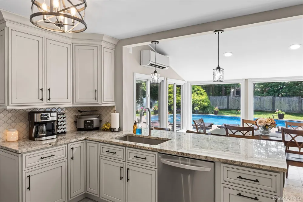 6 Stratton Lane Stony Brook, NY 11790