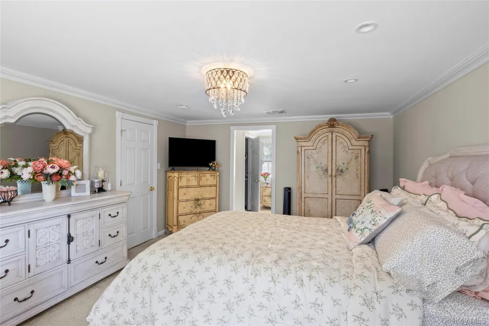 6 Stratton Lane Stony Brook, NY 11790