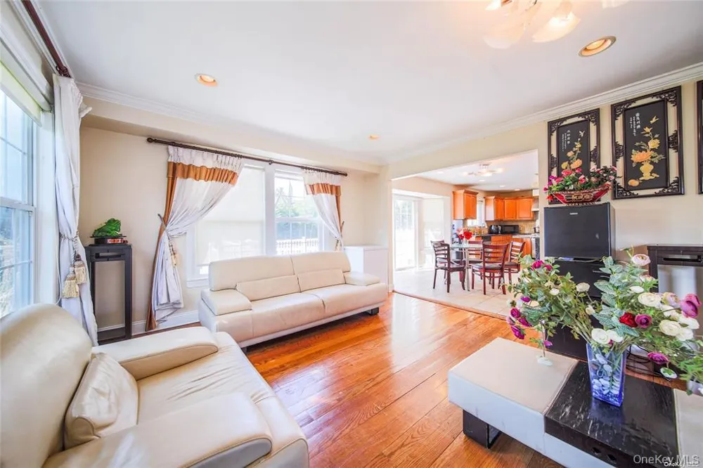 66 Maple Street #A Roslyn Heights, NY 11577
