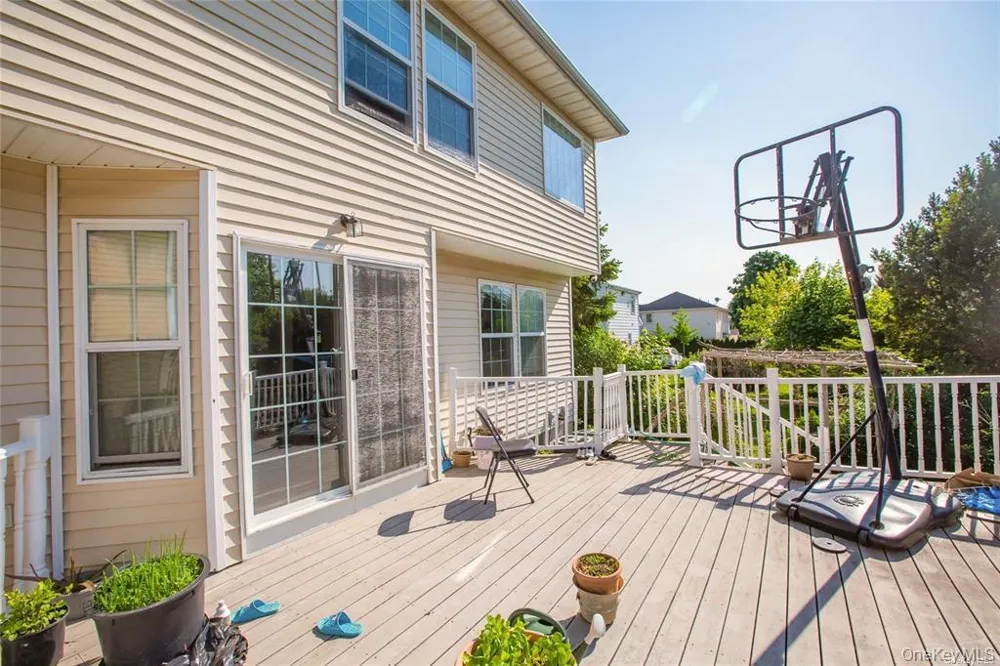66 Maple Street #A Roslyn Heights, NY 11577