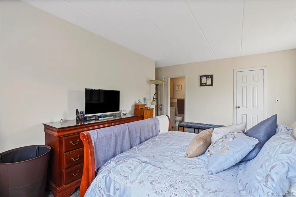 71-49 Metropolitan Avenue #2-F Middle Village, NY 11379