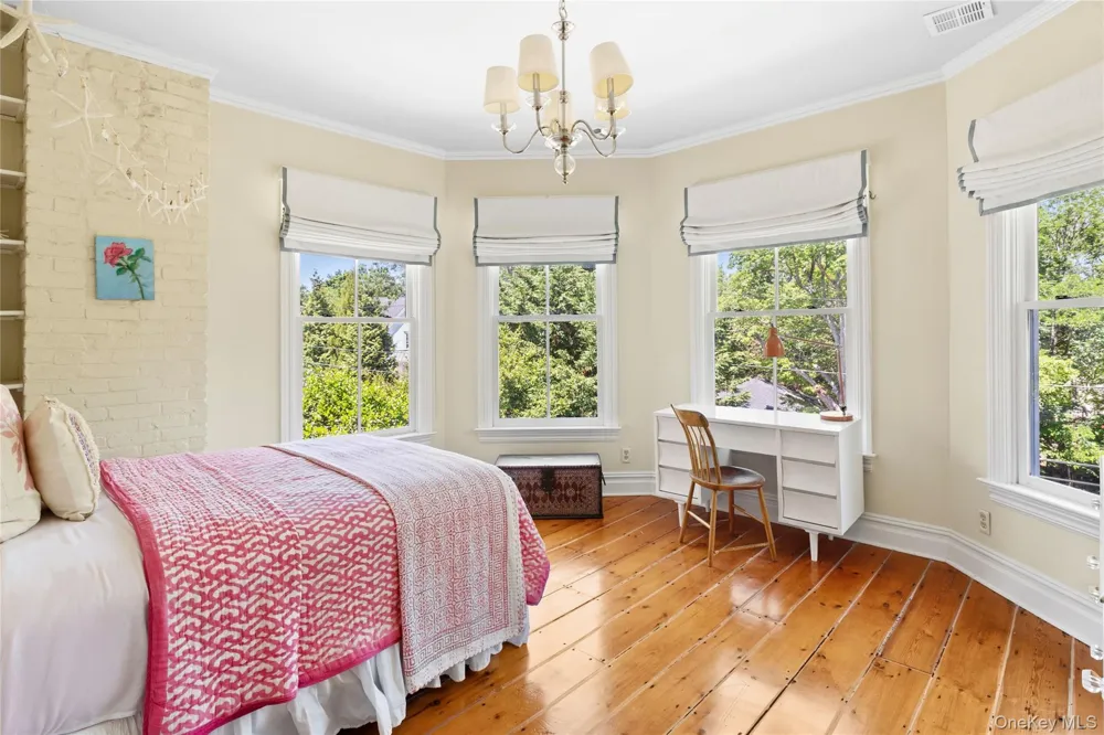 11 Prospect Avenue Shelter Island Heights, NY 11965