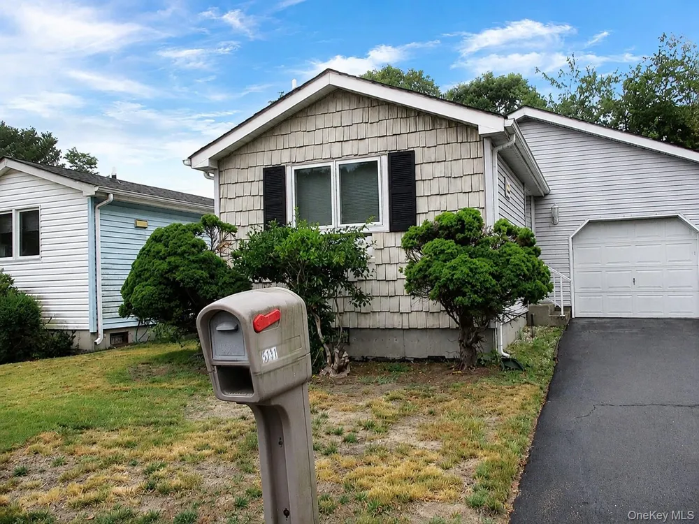 5131 Village Circle E Manorville, NY 11949
