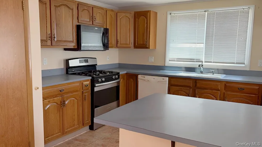 5131 Village Circle E Manorville, NY 11949