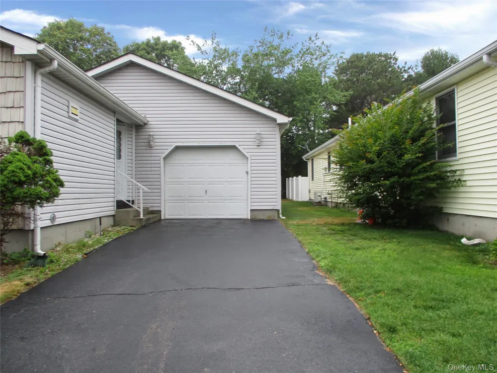 5131 Village Circle E Manorville, NY 11949