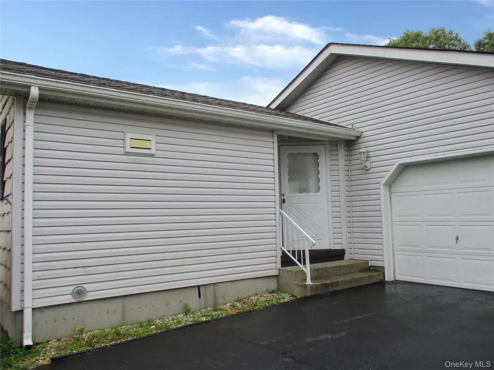 5131 Village Circle E Manorville, NY 11949