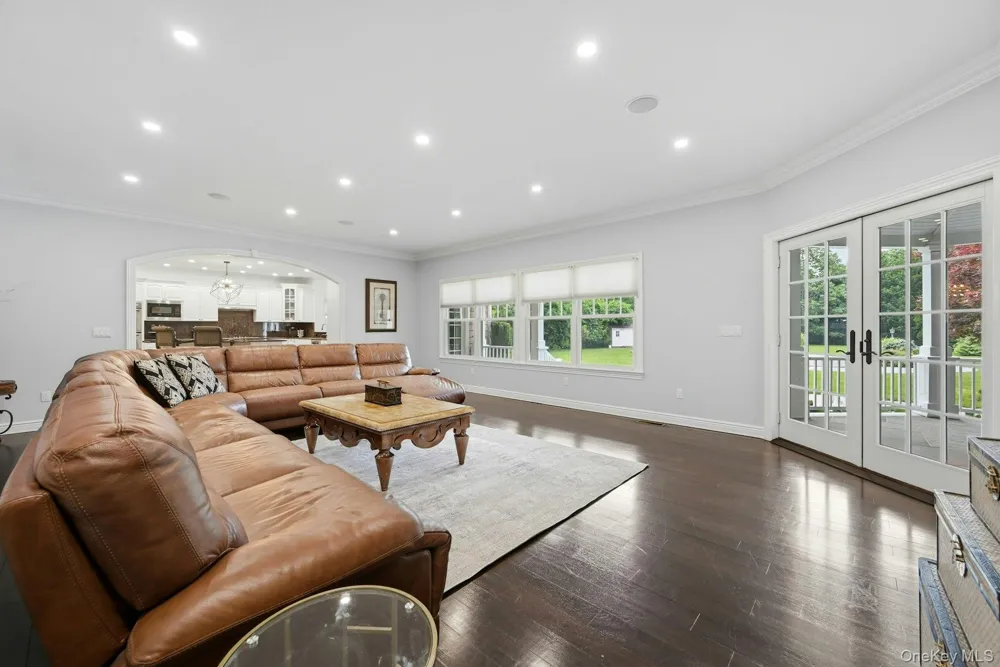 12 Glenridge Lane Kings Park, NY 11754