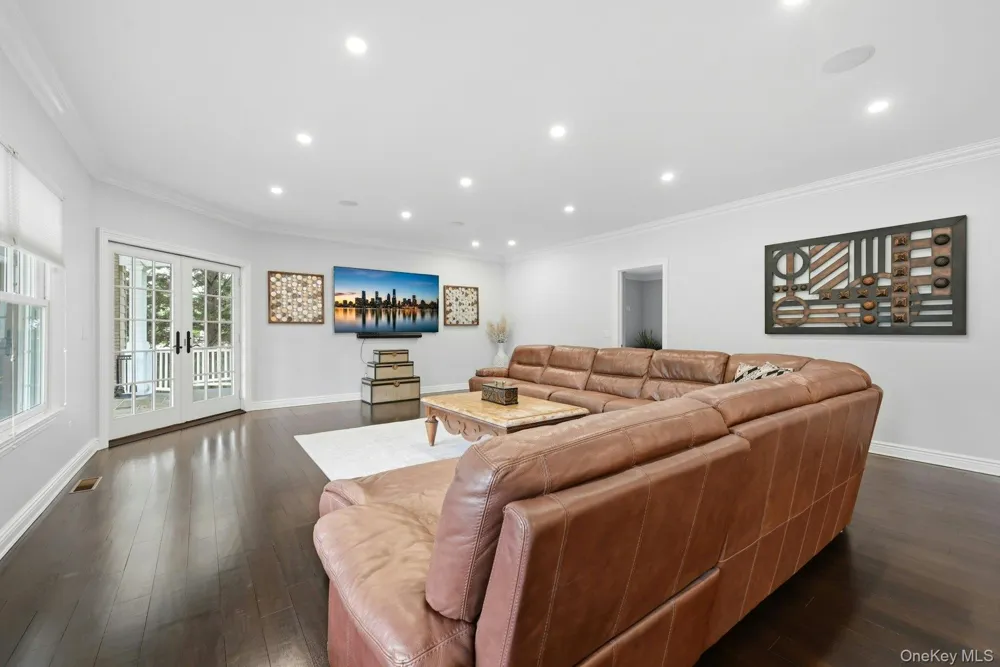 12 Glenridge Lane Kings Park, NY 11754