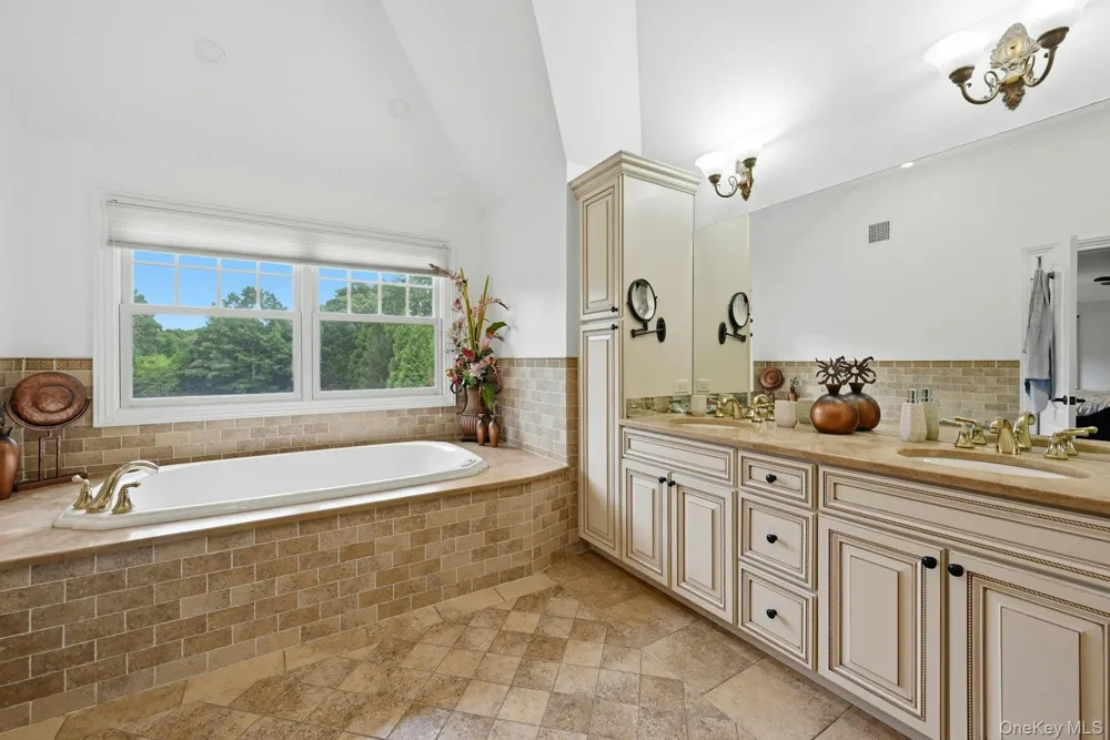 12 Glenridge Lane Kings Park, NY 11754