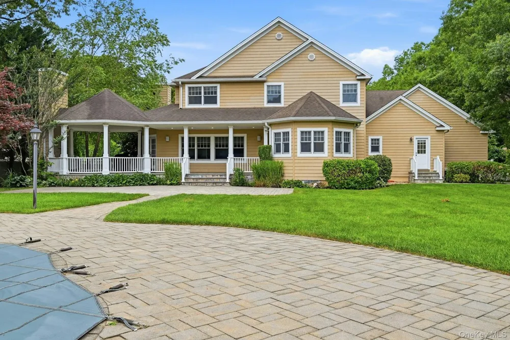 12 Glenridge Lane Kings Park, NY 11754