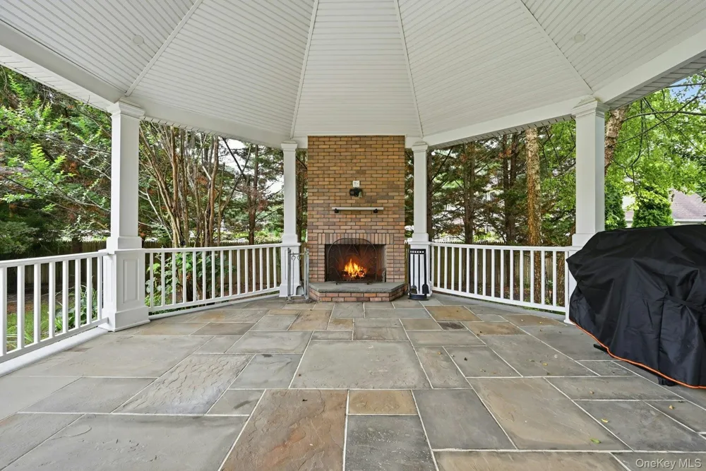 12 Glenridge Lane Kings Park, NY 11754