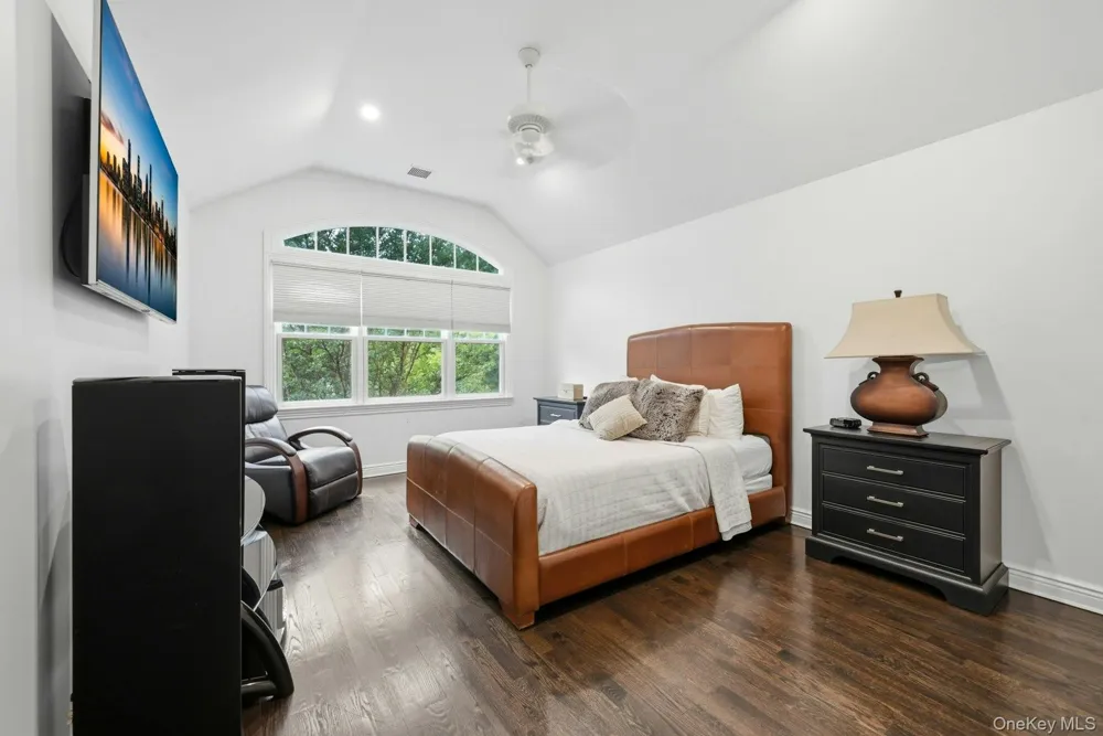 12 Glenridge Lane Kings Park, NY 11754