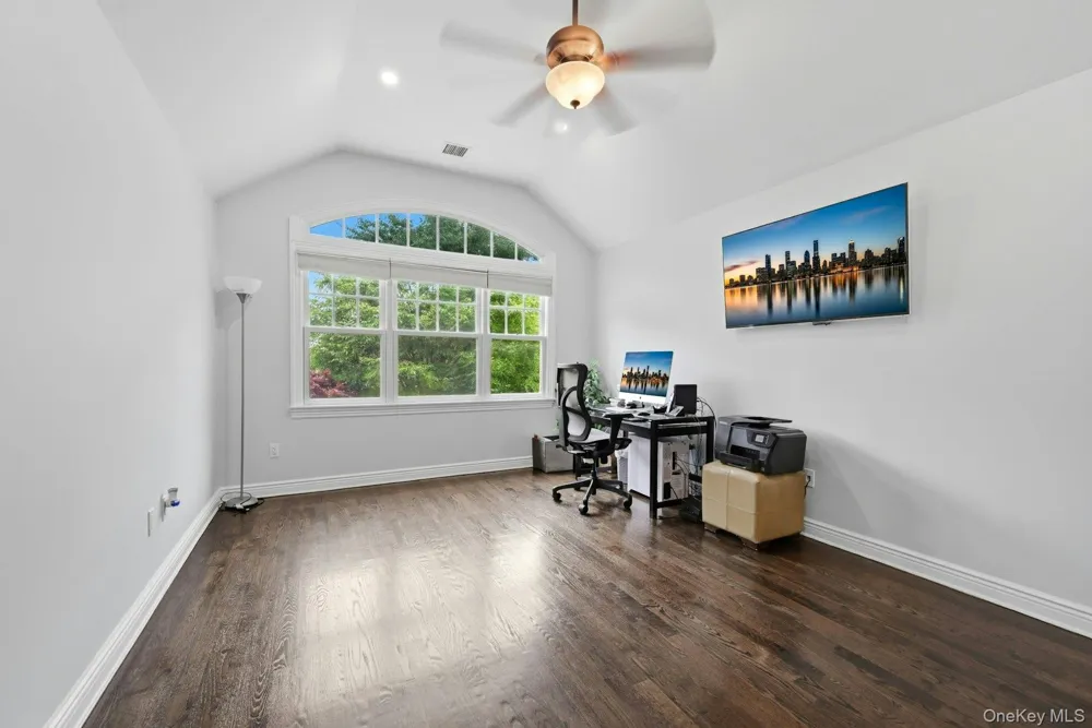 12 Glenridge Lane Kings Park, NY 11754
