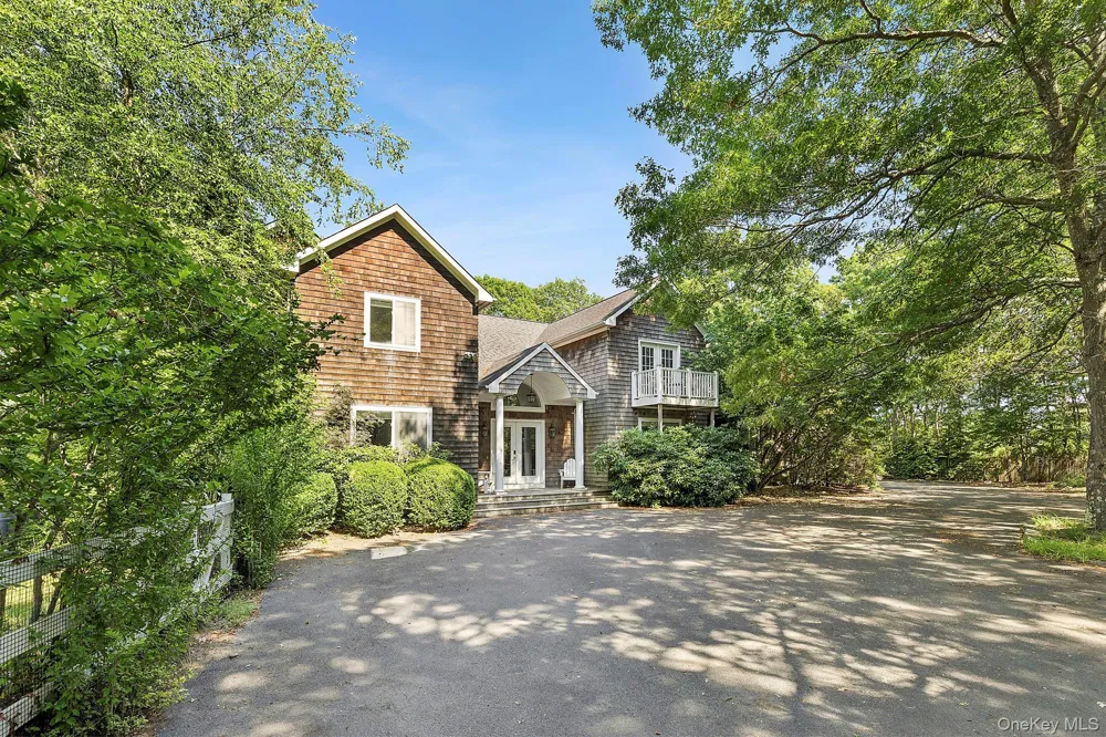 9 Rosebud Lane East Quogue, NY 11942