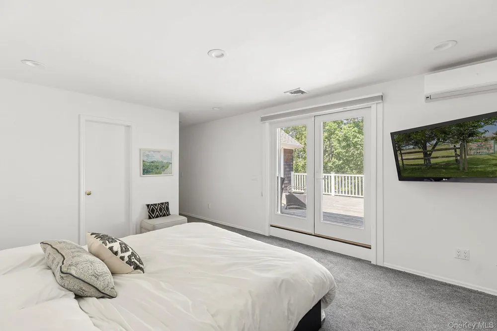 9 Rosebud Lane East Quogue, NY 11942