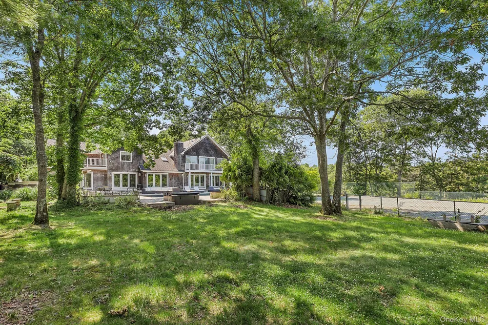 9 Rosebud Lane East Quogue, NY 11942