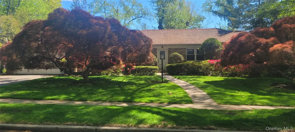 15 Somerset Drive S Great Neck, NY 11020
