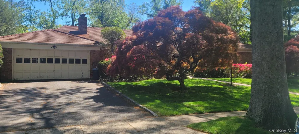 15 Somerset Drive S Great Neck, NY 11020