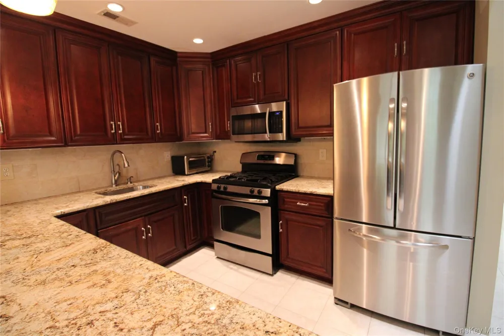 3 Pidgeon Court Manorville, NY 11949