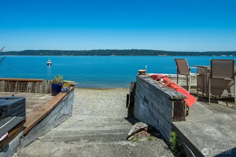3365 Shoreline Drive