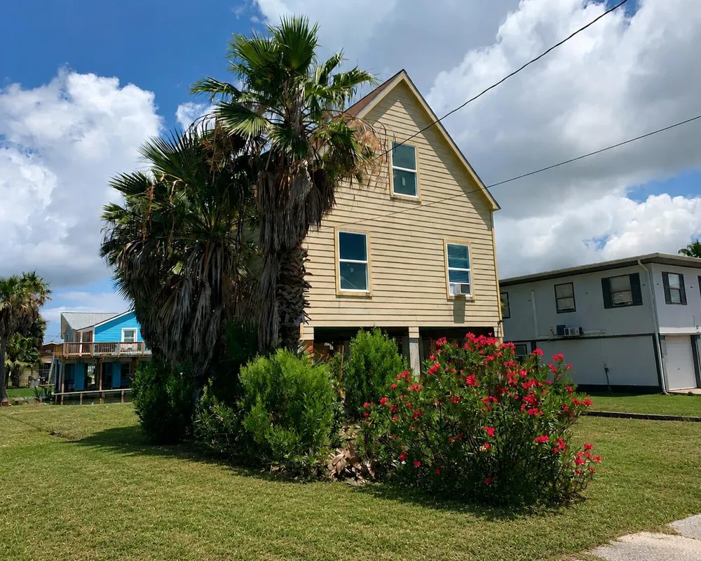 88 Bayou Vista Drive Hitchcock, TX 77563