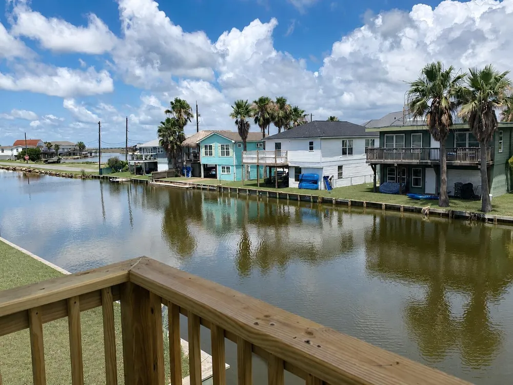 88 Bayou Vista Drive Hitchcock, TX 77563
