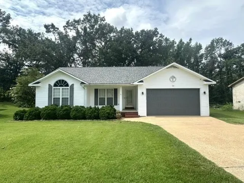 50 BOBBIE ANN DR