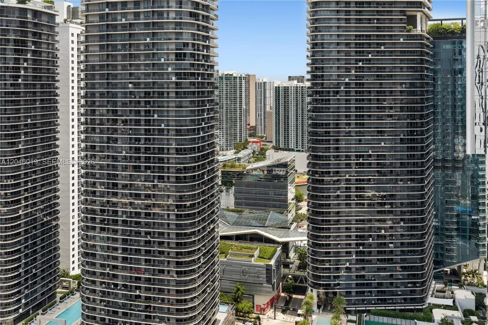 1000 Brickell Plz #4015 Miami, FL 33131