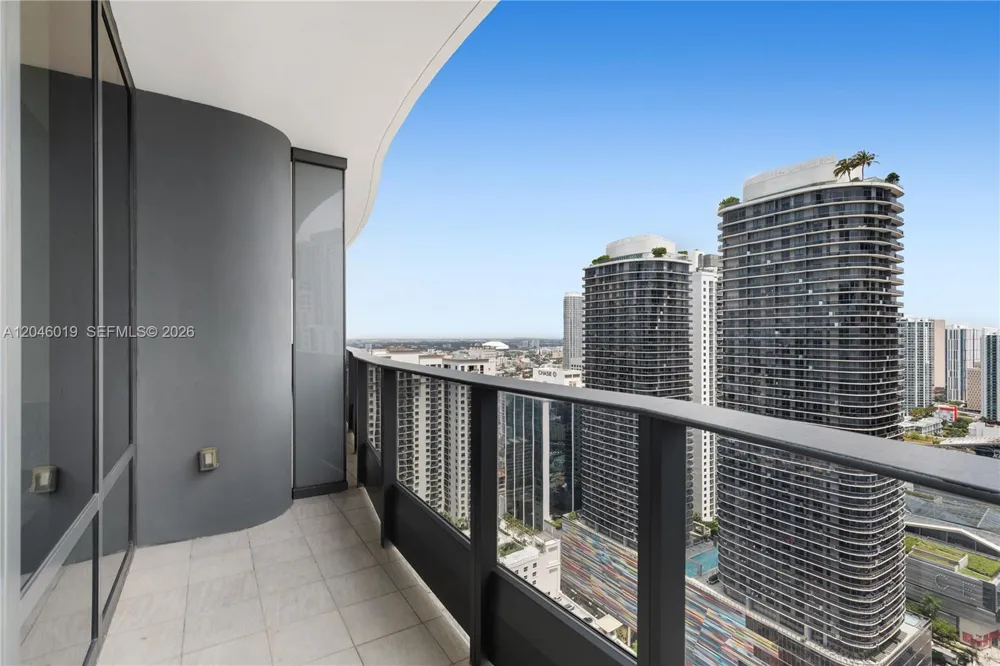 1000 Brickell Plz #4015 Miami, FL 33131