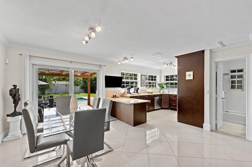 1638 NE 3rd Avenue Delray Beach, FL 33444