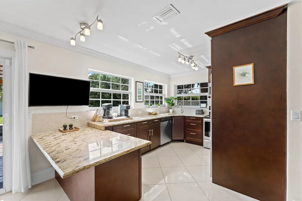 1638 NE 3rd Avenue Delray Beach, FL 33444