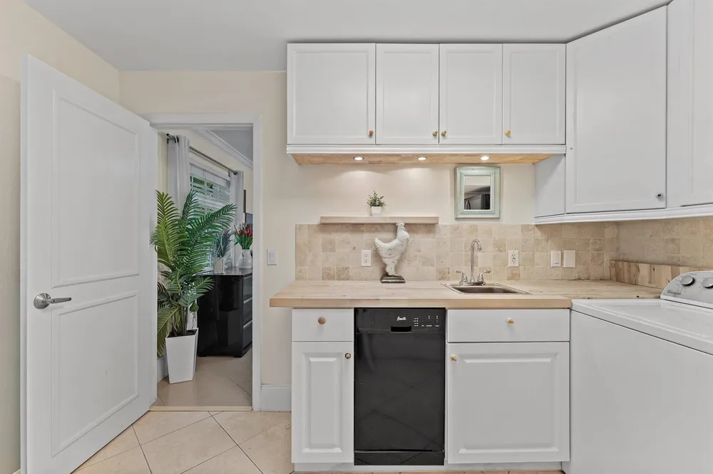 1638 NE 3rd Avenue Delray Beach, FL 33444